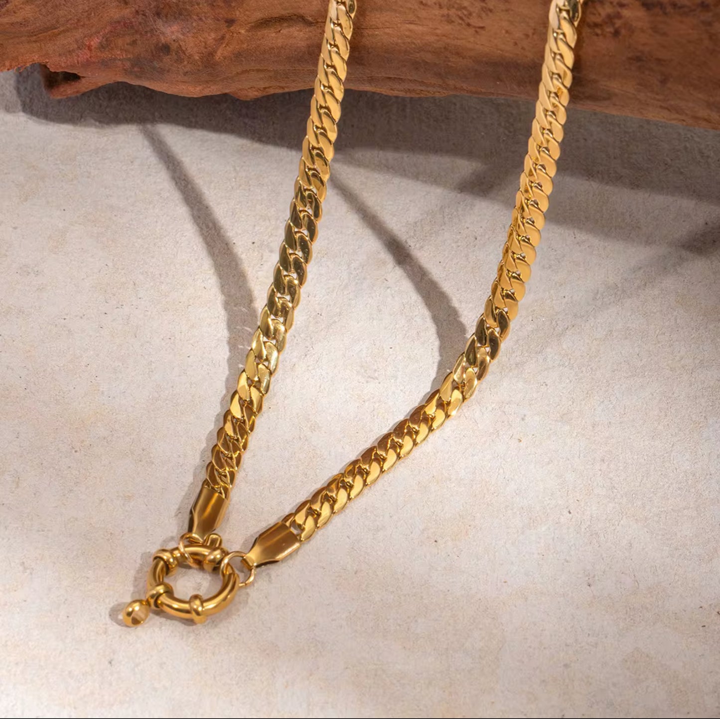 BECKY NECKLACE