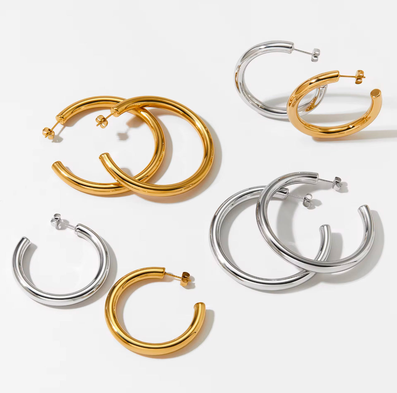 PERFECT C HOOP EARRINGS