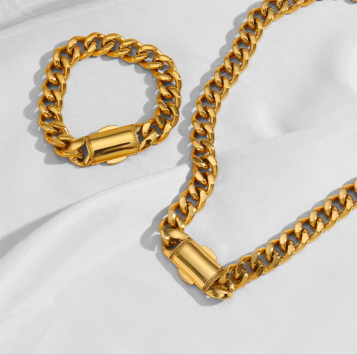 CHARLIE NECKLACE